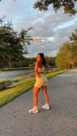 🌅🧡🧋💞✨ #sunsetlover #sunsetwalk #hgw #floridasunset 