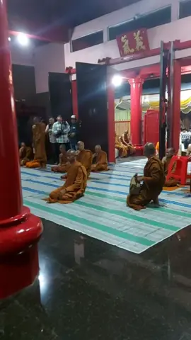 Pembacaan parita dan Blessing dari para Banthe.. #thudong #biksujalankaki #biksu #biksuthailancandiborobudur #thailand #thudong2023 