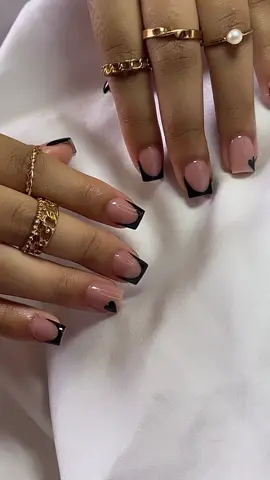 Cortitas pero bonitas🖤🤩 #nailscortas #uñascortitas #uñas🖤 #nails🖤🖤🖤 