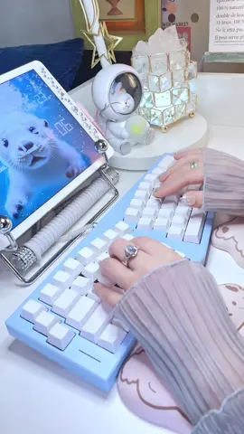Is it your vibe? Getting addicted to keebs tapping sounds. Crazy obsessive satisfying keebs.#keyboardasmr #keyboard #customizedkeyboard #cutekeyboard #keyboardart #tappingkeyboard #keyboardtapping 