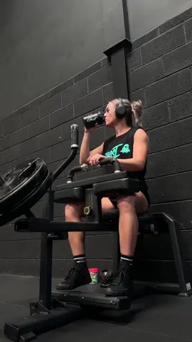 My all time fave leg day for the juciest pump. Push hard, we only have two working sets of each exercise. (Make sure to include warm up sets at a lower weight) @GHOST® powering me through (dc NEENY) ⬇️⬇️⬇️ FULL WORKOUT prepwork 2x12 Calf raise 2x12 Adductions — main lifts 2x10 Seated leg curl 2x10 Smith Bulgarian split squats 2x10 Leg/Hip press  2x10 RDL (i used machine but normally use barbell) 2x10 Glute drive  - finisher 2x15 Leg extension #gym #legeay #workout #legworkout #gymsession #legsession #workoutplan 