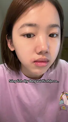 Thực sự cháu mê Illiyoon quá, cháu để ở bio rùi cô chú zô coi nha 🥹🤌✨ Cháu thích cả dạng gel nhưng mà về khả năng phục hồi & làm mềm da thì dạng kem vẫn keo hơn ý ạ 💕 #daily #meichan #meichannnnn #chooahbeauty #chooahbeautymeichan #skincaretips #koreanbeauty #beauty #브이로그vlog #tiktokvietnam #피부관리 #prettygirl #beautytips #kbeauty #korea #한국 #illiyoonceramideatosoothinggel #illiyoonceramideatoconcentratecream #illiyooncream #illiyoonmoisturizer #reviewlamdep #beeent 