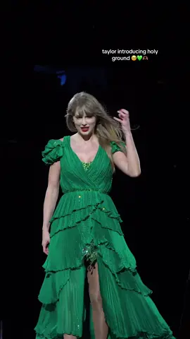 taylor introducing holy ground last night 🫶🏽🫶🏽🫶🏽  #metlife #taylorswift  #fyp #swifttok #swiftie #theerastour #eras #taylor #concert # #swift #theeras #erastour #metlifetstheerastour #metlifen2 #holyground 