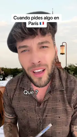 Mejor pides un plato francés;Tartiflette o bœuf bourguignon🤣 #asieselfrances #frances #paris #mesero #humor  #greenscreen 