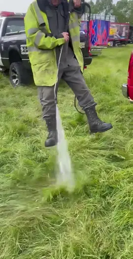 Pressure washing got a whole lot more fun😜💪🏽 #pressurewashing #pressurewasher #pressurewasherchalenge #floating #liftoff #machinery #lol #funandgames #boyswillbeboys #menatwork #fyp #foryoupage #viral #jobdone #workworkwork #hardwork #Outdoors #funvibes #getthejobdone #onthetools 