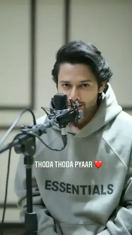 Thoda Thoda Pyaar hua tumse ♥️ #standwithkashmir #foryoupageofficiall #yosoycreador #viralvideo #tiktokuni #songwriter #fypage #yearontiktok #foryoupage #trending #vaiprofycaramba #tiktoknews #foryou #tiktok #capcut #Relationship #fouyou 