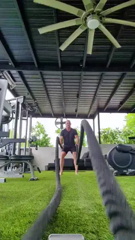 Determined to get good at battle ropes! One of my first times trying them out. #Fitness #battleropes 