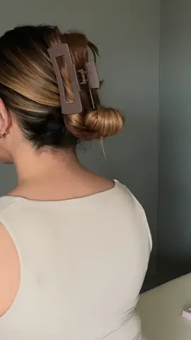 ASMR sensory exam and exposing her spine @Ivy B ASMR  | unintentional asmr | medical roleplay for sleep and relaxation  #asmrsharpordull #asmrhair #asmrhairplay #hairbun #asmrhairsounds #madpasmr #asmrroleplay #asmrvideo #asmrmedicalroleplay #asmrheadtotoe #asmrsensory #asmrdoctorroleplay #asmrmedicalexam #asmrrealperson #asmrunintentional #unintentionalasmr 