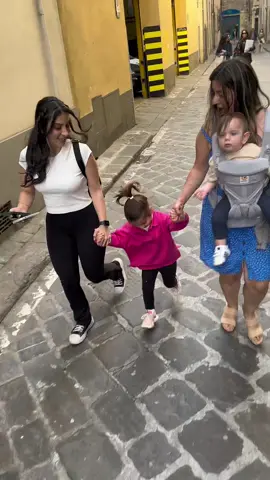 I need to get better at these voice overs. They’re a little stressed and chaotic 😂 day 2 in florence for my wedding #destinationwedding #Vlog #toddlertravel #italytravel #honeymoon #weddingtravel 