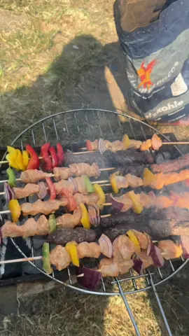 Geillen im Mauerpark Berlin 🤍#CapCut #mauerpark #mauerparkberlin #mauerparkvibes #berlinlebt #berliner #berlin #berlincity #grillen #bbq #grilling #bbqfood #Foodie #foodtiktok #FoodLover #FoodTok #foodberlin #berlinfood 