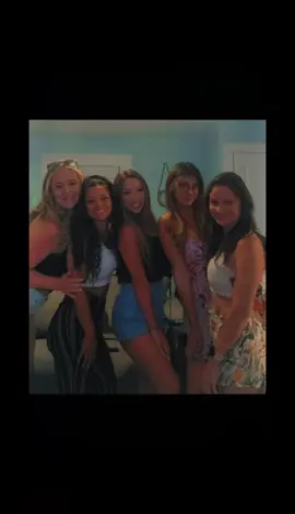 #CapCut #destinflorida #crabisland #outside #friendcation #foryou #hotgirlshi 