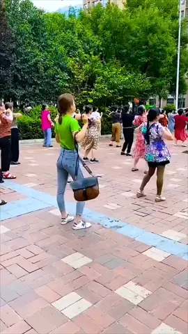Tas Pinggang Olahraga Lari Anti Air, cocok juga untuk dibawa saat ibadah haji maupun traveling. Sudah waterproof juga.