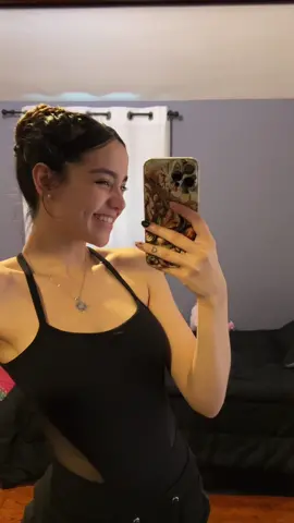 This video exists because I worked a lot on my hair 😼 (I never know how to get my hair right) #balletbun #ballerinasoftiktok 