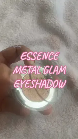 @essence Metal Glam Eyeshadow #ugc #ugccontentcreator #ugccommunity #ugccontent #ugccreators #beauty #makeup #eyeshadow #essencecosmetics 