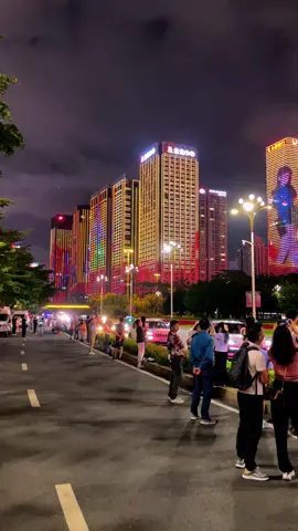 cinema all'aperto 🤩🤩 🌏 shenzhen  #cina #cinese #china #vitaincina #lifeinchina #foryou #chino #landscape 