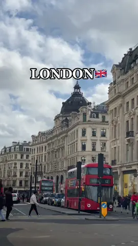 #CapCut London 🇬🇧❤️#london#fyp #foryoupage #fypシ #redbus #lovegreatbritain #londonlife #🇬🇧 #❤️ #fy #londonliving  #viral#elbruso#amazing 