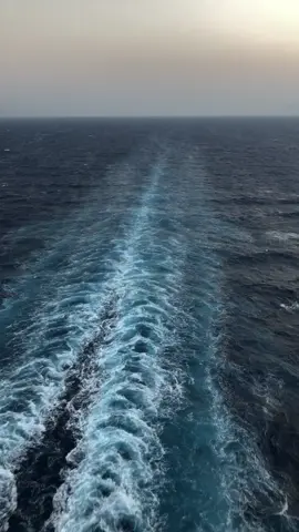 ما بقــى بحـــرٍ مــن بحُــور وصـلك مـا غـرقتة..💙🌊#موج #waves #cruise #fyp #f #se #sea #بحر #محيط #explore #explore #سفن #ships #ships 