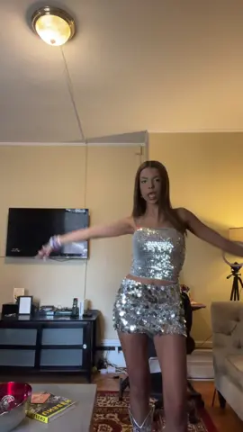 Mirrorball takes on the eras tour 🪩🤍 #TSTheErasTour #erastouroutfits #mirrorball #erastourmetlife #taylorswift 