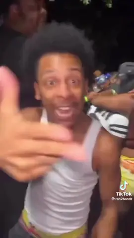 This video literally always have me dying😂 What song y'all be singing like this 👀?