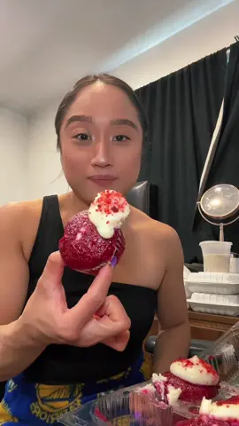 #wholefoods #wholefoodshaul #wholefoodshack #wholefoodsdessert #desserts #sweets #dessertmukbang  #fyp #fypシ #fypage #fypシ゚viral #fypdongggggggg #fypp #fyppppppppppppppppppppppp #fypgakni #fyppp #mukbang #foodiesushiqueen #asmr #eatwithme #eatingshow #redvelvet #redvelvetcake #redvelvetcupcakes #redvelvetcupcake #wholefoodscakes #dessertmukbang #cupcake 