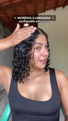 Morena iluminada cacheada em casa com a pomada da Mofajang dourada 😍