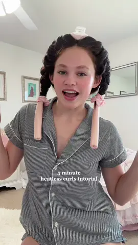 how i do my heatless curls on my long hair💕 #heatlesscurls #heatlesscurlstutorial #hairstyle #longhair #longhairstyles #hairtool #heatlesscurlsovernight #overnightheatlesscurls #heatlesshairstyles #Vlog #cleangirl #universityofalabama #aesthetic #greenscreen #trending #viral #foryou #foryoupage #fyp 