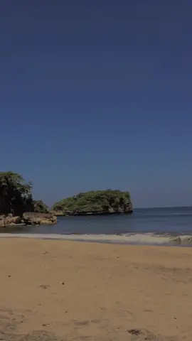 Kalo gak ada yg bisa bikin km bahagia, km bisa kok ciptain bahagiamu sndri🙃🙃 #beachvibes #explore #pantaimalangselatan 