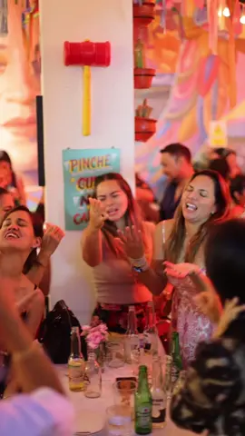 Eso de cantar a todo pulmón con tus amixes y unas copitas, te reinicia la existencia.@Grupo Pandora 