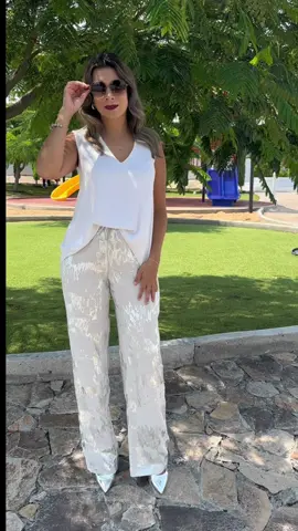 Amando éste pantalon… #OOTD #outfitdemama #chic #queretaro #estilopersonal #asesoradeimagen #personalstylist #personalshopper #zaraviral #plateado 