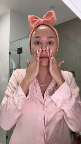 GRWM for bed using the @mxskincare range. They’ve given me a discount code if you guys want to try also - KAT10 #ad 