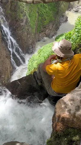Hakkarinin saklı cennetlerinden , kato dağı eteklerinde bulun kaval vadisinin sineber şelaleleri. 🏔️🏕️#doğavideolari #nature #outdoor #doğa #huzur #manzaram #köydekidoğallık #orman #doğaa #doğal #munzurdağları #dağkeçileri #beautifulday #dağlar #dersimdağları #kızıltepe #yabanhayatı #amed #dağcılık #kuşlar #hakkari #yüksekova #şemdinli #beytüşşebap #cizre #geçitli #ağrı #doğubeyazıt #hikingtiktok 