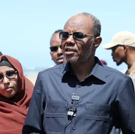 #MadaxweynahA  Dowlada Koonfur Galbeed Mudane Cabdicasiis Xasan Maxamed Laftagareen iyo Gudoomiyaha Gollaha Shacabka Baarlamaanka Soomaaliya Mudane #Shekh  Aadan Maxamed Nuur Madoobe ayaa dhagax #dhigay  Dhismaha #Dekeda  Magaalada Baraawe ee Caasimada Koonfur Galbeed.#