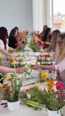 Pov: you joined us for our floral workshop and filled your day with flowers, bubbly, and some of your favourite people💐 #floralworkshop #thingstodointoronto #todotoronto #designinspo #designinspiration #designinspo #torontoartist 
