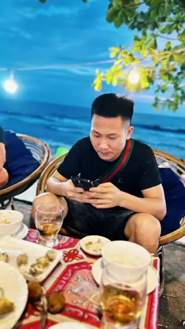 “Tất cả những người bạn gặp trong đời đều là những món quà, hoặc là một bài học và cũng có thể là một sự mất mát.”🌿