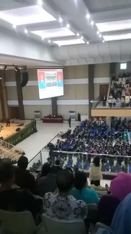 4tahun lamanya, bergelut dengan buku. #sarjanamen #4tahun #sarjanamuda #iwanfals #polapikir #kuliah #jalankumasihpanjangg 