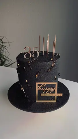 #🖤 #cake #35happybirthday 