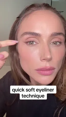 love this super soft and minimalist eye look always #makeupartisttips #eyeliner101 #softeyemakeup #quickeyeliner #summermakeup #maryphillips 