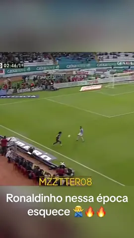 Ronaldinho no Barcelona era o verdadeiro showman #ronaldinho #barcelona #fy #fyp #foryoupage #futbol #Soccer #football #futebol 