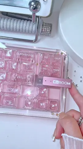 Is it your vibe? Getting addicted to keebs tapping sounds. Crazy obsessive satisfying keebs.#keyboardasmr #keyboard #customizedkeyboard #keyboardart #tappingkeyboard #keyboardtapping #kiiboom #kiiboomkeyboard #kiiboomphantom68 