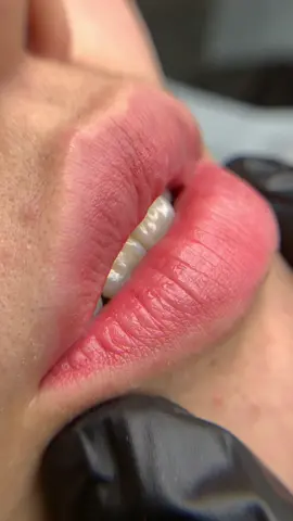 Môi sau bong nhà em luôn luôn được yêu thích với tiêu chí Trong - Mỏng - Mịn và cực kỳ tự nhiên 😍🥰😝#phunmoikithuatchauau #phunmoidepbinhduong #moisaubong #moihongtunhien #lightlippro 