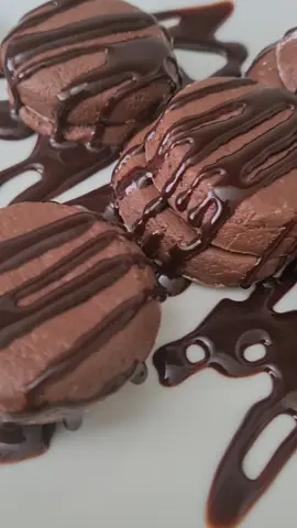 No-Cook Chocolate Fudge:Full Recipe👇 Ingredients: 75g unsalted butter softened.4 tbsp condensed milk.1/2 tsp vanilla extract.400g icing sugar.25g cocoa powder. In a bowl beat together butter,condensed milk& vanilla  until smooth.Sift in icing sugar,cocoa powder &mix using your hands until mixture comes together into a firm ball.Lightly dust surface with icing sugar ,place ball and roll to 1cm.Use cutter of choice to make shapes,transfer to lined tray and leave to set over night. For Alternate flavours you can add raisins or dried fruits #chocolatefudge#chocolate#desserts