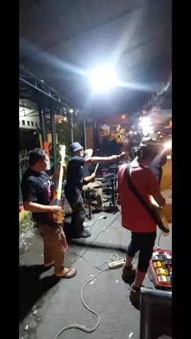 JOGETI DULU LUR... #StoryMalamHari #StoryTongkrongan #musikstory #musik #yogyakarta #malioboro #sosrowijayan #ngamen #pinggirjalan #fyp 