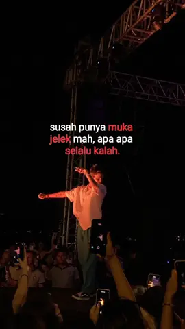 cape juga ya jadi org jelek wkwk