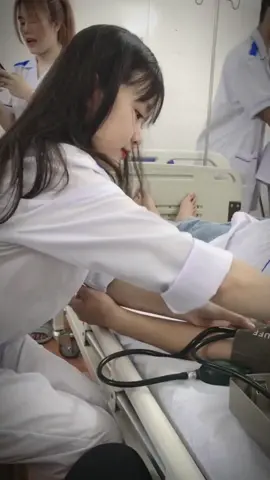 #CapCut có ai muốn làm bệnh nhân của cô y tá không nào👩‍⚕️🫠 #sinhvieny #bacsi #coyta #xuhuong #fypシ 