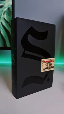 Esse provavelmente vai ser o livro mais diferente que você vai ver na sua vida, apresento para vocês  'O navio de Teseu' #livros #bookshelf #fy #booktokbrasil 