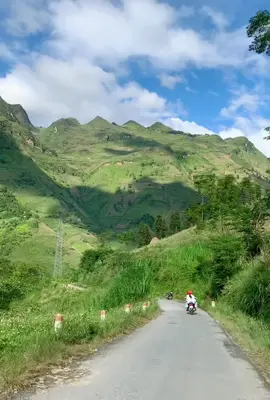 Bức tranh thiên nhiên đẹp hùng vĩ#cảnhđẹpthiênnhiên #nhữngconđườngđẹp #xuhuongtiktok2023 #tiktoktravel #thiênnhiênhùngvĩ #xuhuong2023tiktok #quêhươngviệtnam #travelvietnam #conđườngvềquê #nhạcchillcảnhđẹp #travel #beautifulday #travelvlog #phongcảnhviệtnam #videocảnhđẹpchill #vietnam #bìnhyênnơiđâu #nature #đồng 