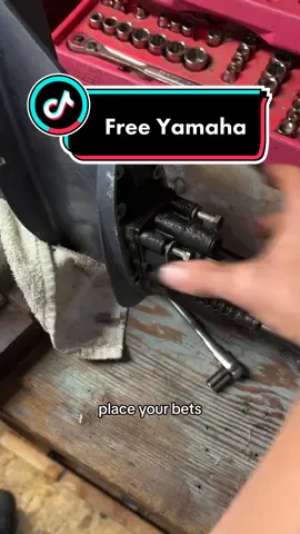 Replying to @Mangy Unkie T If you are just joining in our free Yamaha motor isn’t peeing like it should. Time to drop the lower end and take a look at the water pump. #outboard #yamaha #impeller #free #boat #twostroke 