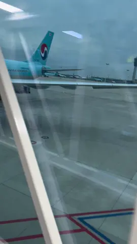 ឡើងយន្តហោះទៅខ្មែរ