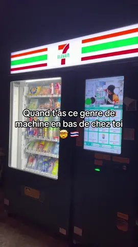 C’est quoi ce poulet ? 🤯 #seveneleven #thailande #thailandrinks #tiktokfood #tiktokkawaii #tiktoktravel #asia #tipsthailand #traveldream #taobin #matchalatte #mocha #asiandrinks #tea #coffee #asiancoffee #coffeemachine #travelcouple #coffeelatte #kawaiidrink 