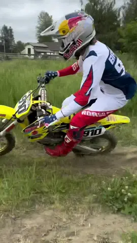 Fired up the RM85L for some grass track action out at the Devol Racing compound 🔥 What was the 85 of choice when you guys were growing up? #2003 #RM85 #RM85L #suzuki @Red Bull Motorsports @MotoSport.com 